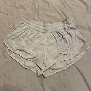 Lululemon size 6 hotty shorts
